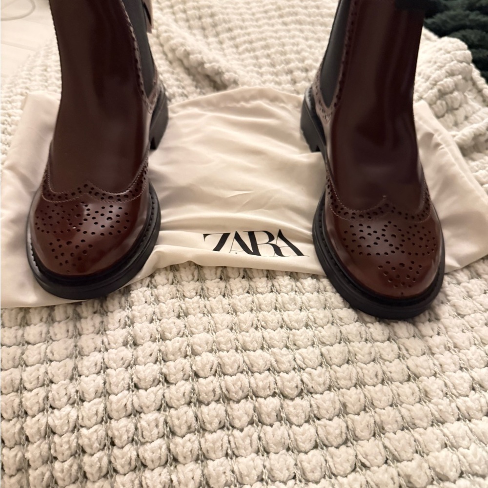 Zara women’s Dark Brown Leather Boots